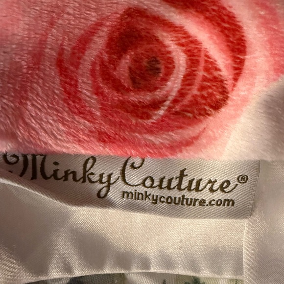 Minky Couture infant Floral Rose blanket - Picture 4 of 6